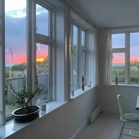 펜션 Wooden House With Fjord Views In *